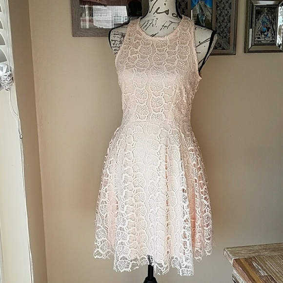 Love & Heart Dresses & Skirts - Love & Heart Romantic Crochet Pink Mini‎ Dress Size M
